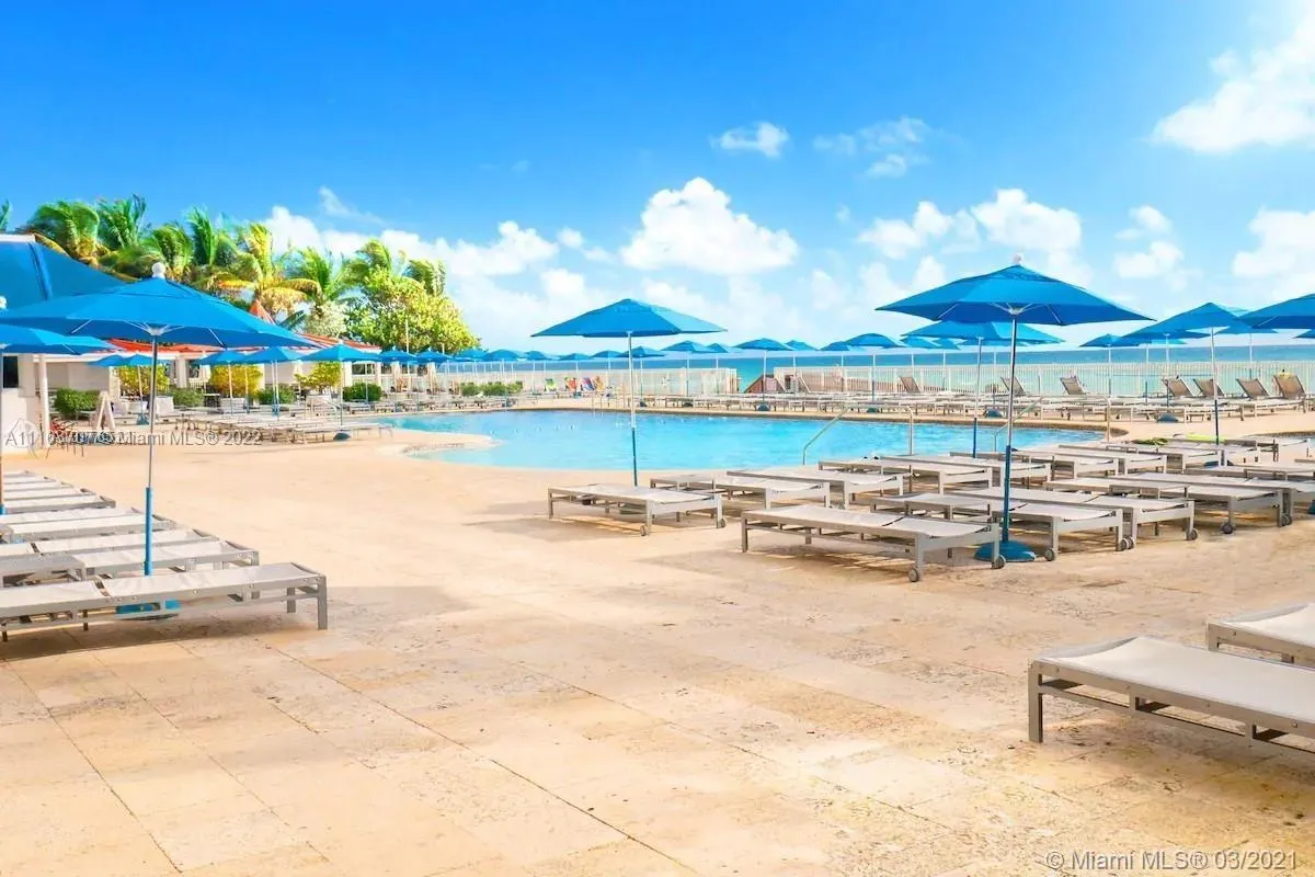 1 bath for sale at 19201 Collins Ave # 428, Sunny Isles Beach FL 33160