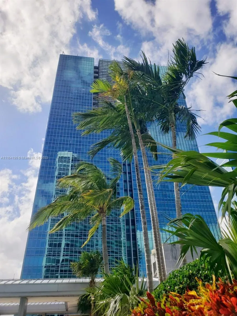 1 bedroom 1 bath for sale at 1395 Brickell Ave # 3111, Miami FL 33131