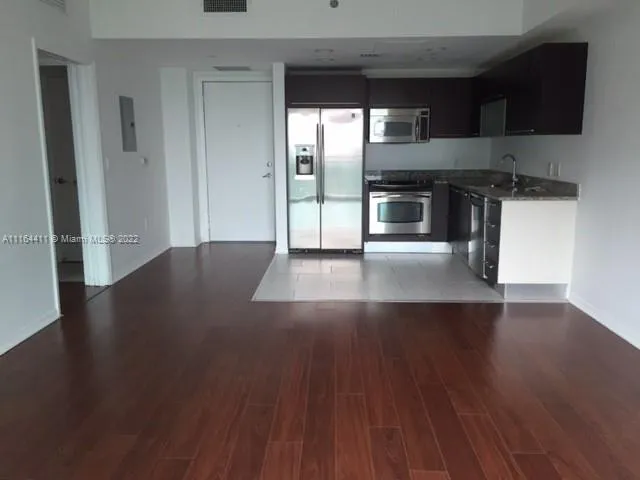 1 bedroom 1 bath for sale at 951 Brickell Ave # 3709, Miami FL 33131