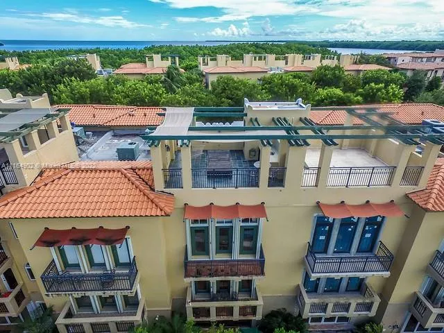 6206 Paradise Point Dr, Palmetto Bay FL 33157