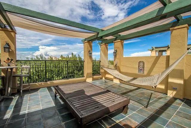 6206 Paradise Point Dr, Palmetto Bay FL 33157
