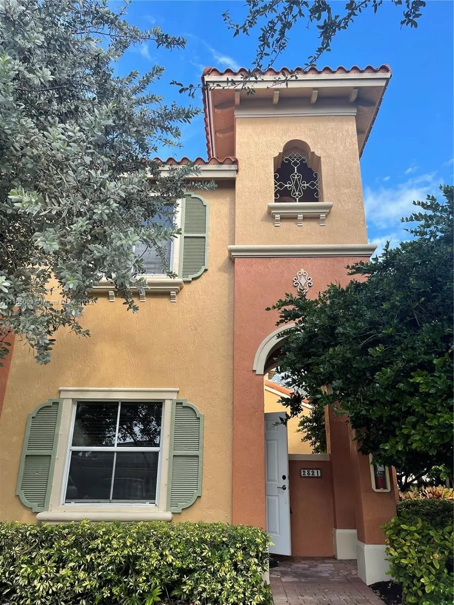 3 bedroom 2 bath for sale at 2321 Mariner Ct, Fort Lauderdale FL 33312