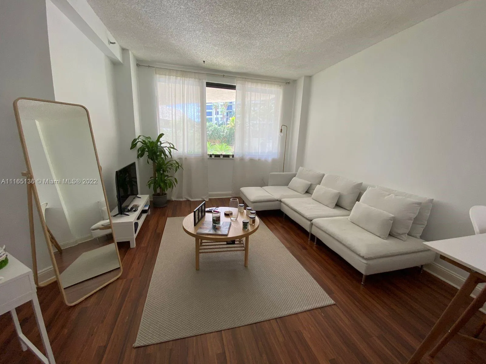 1 bedroom 1 bath for rent at 540 Brickell Key Dr # 311, Miami FL 33131