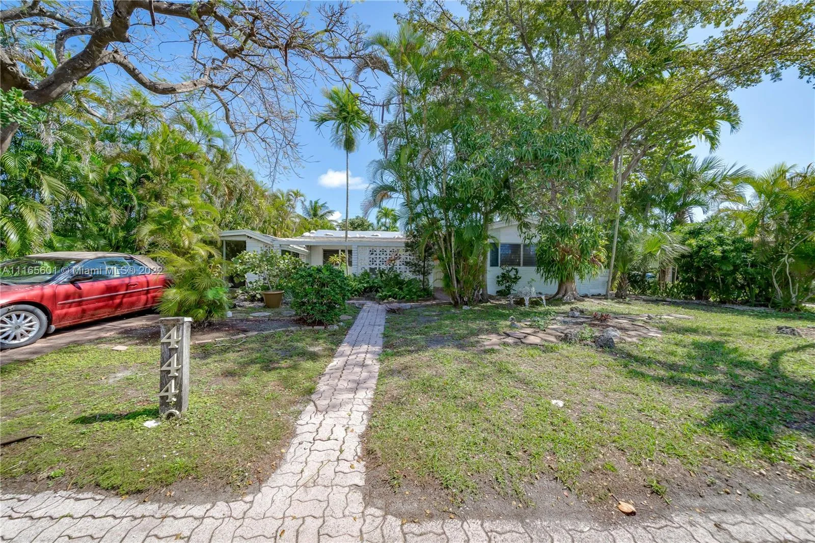 4 bedroom 4 bath for sale at 4440 NE 15th Ter, Oakland Park FL 33334