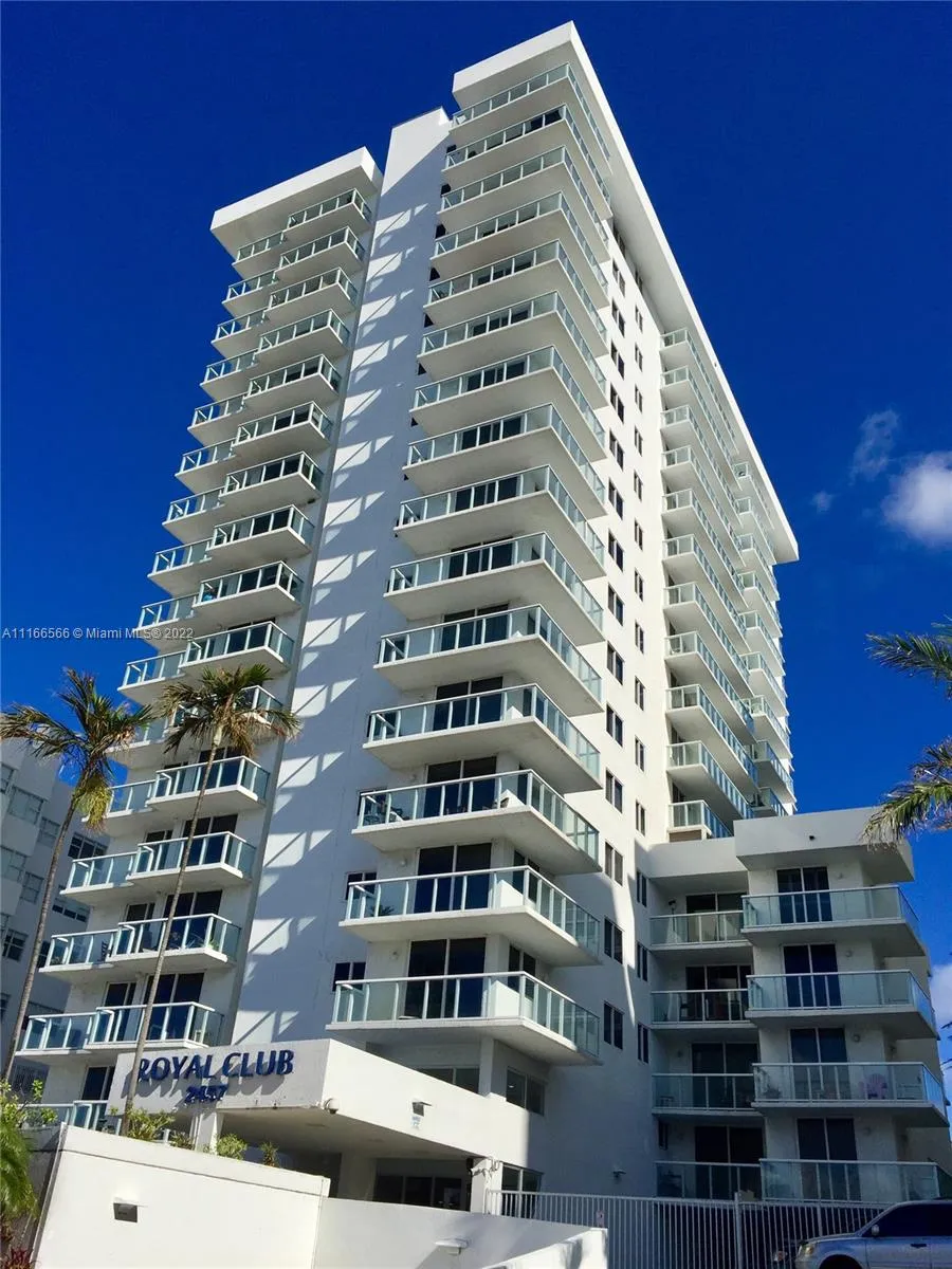 1 bedroom 1 bath for sale at 2457 Collins Ave # 207, Miami Beach FL 33140