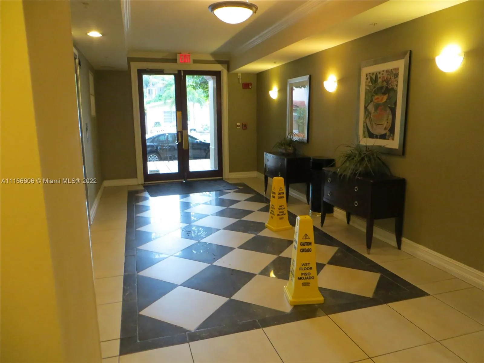1919 Van Buren St # 111A, Hollywood FL 33020