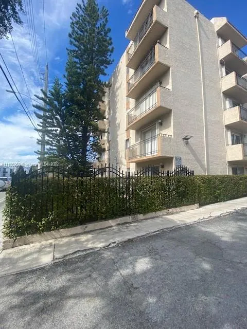 1933 SW 7th St # 102, Miami FL 33135