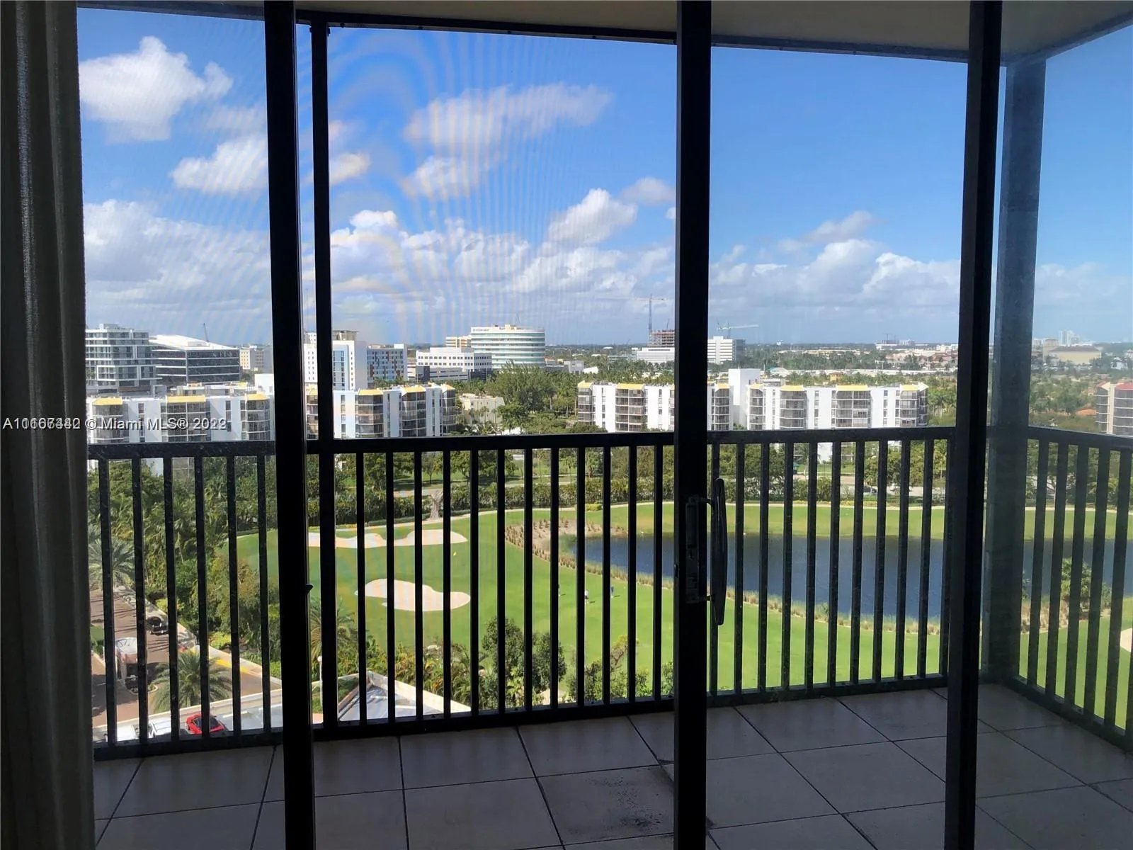 1 bedroom 1 bath for sale at 20301 W Country Club Dr # 1421, Aventura FL 33180