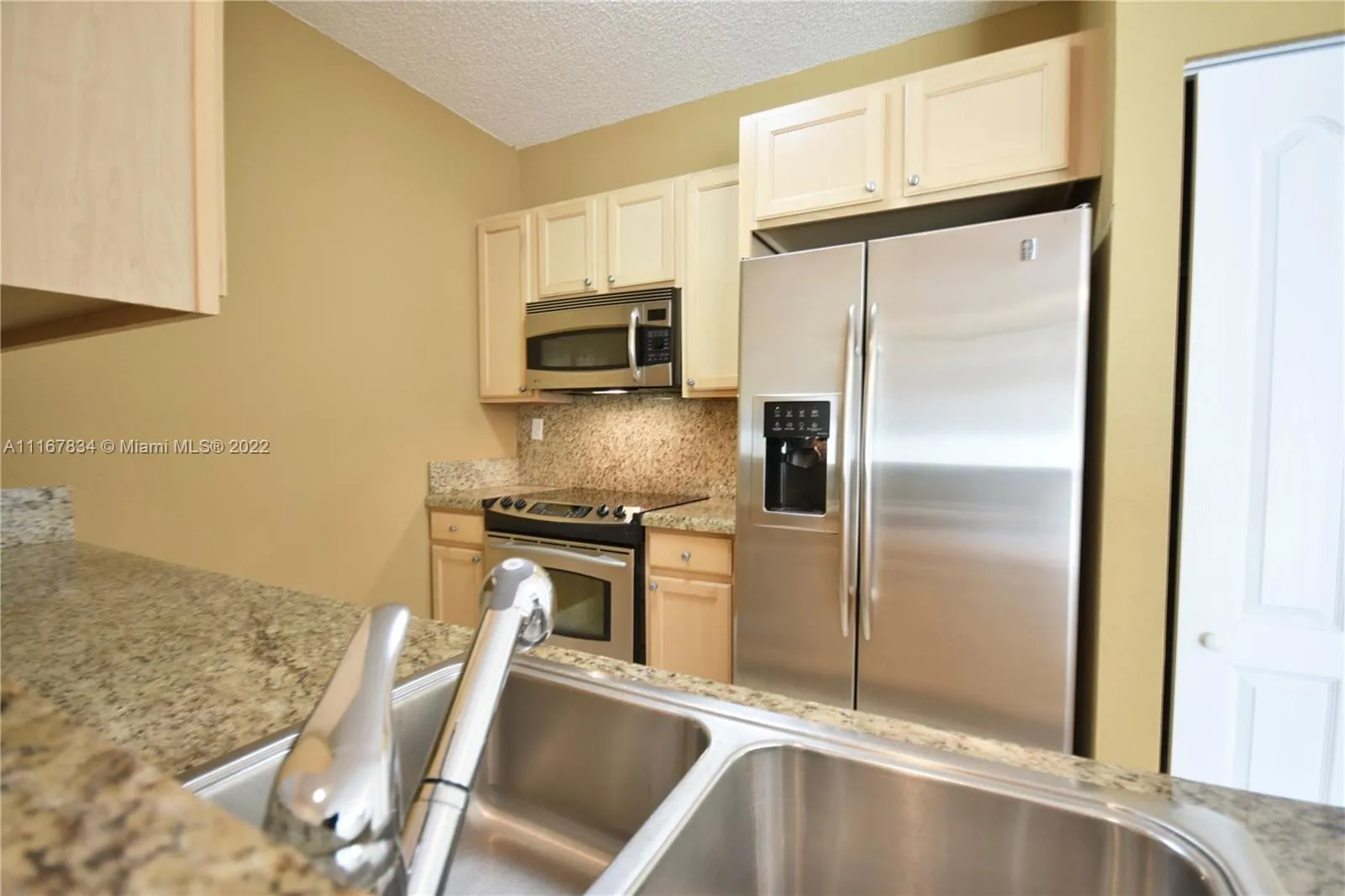 3 bedroom 2 bath for sale at 6001 SW 70th St # 429, South Miami FL 33143