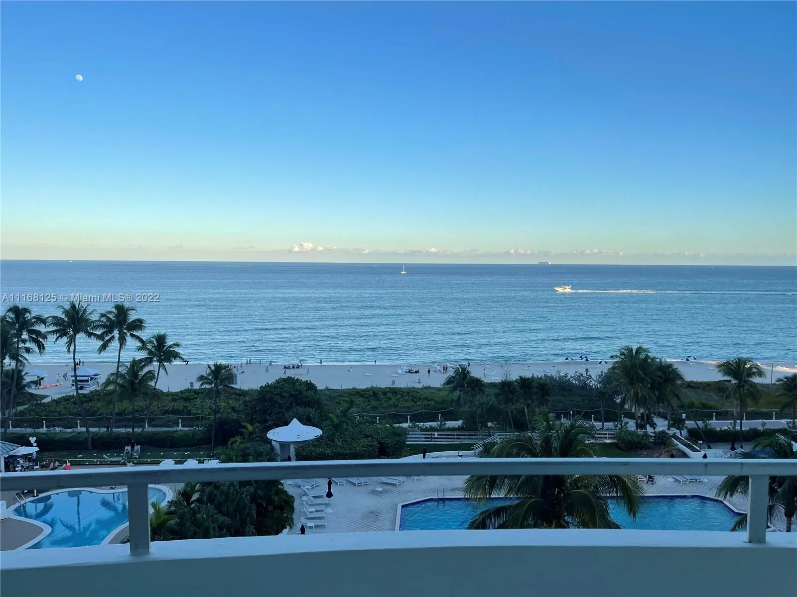 2 bedroom 2 bath for rent at 5161 Collins Ave # 914, Miami Beach FL 33140
