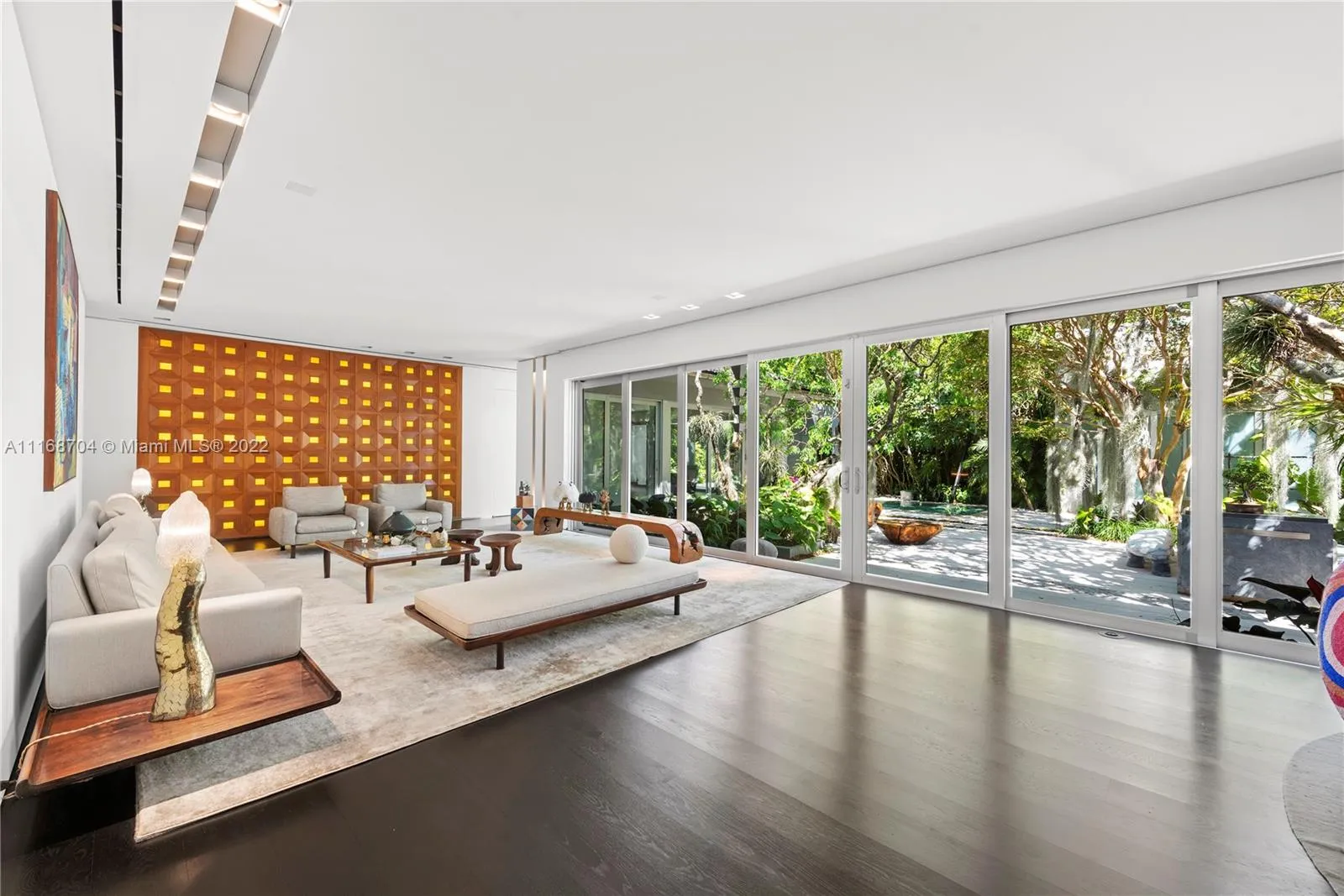 11 La Gorce Cir, Miami Beach FL 33141