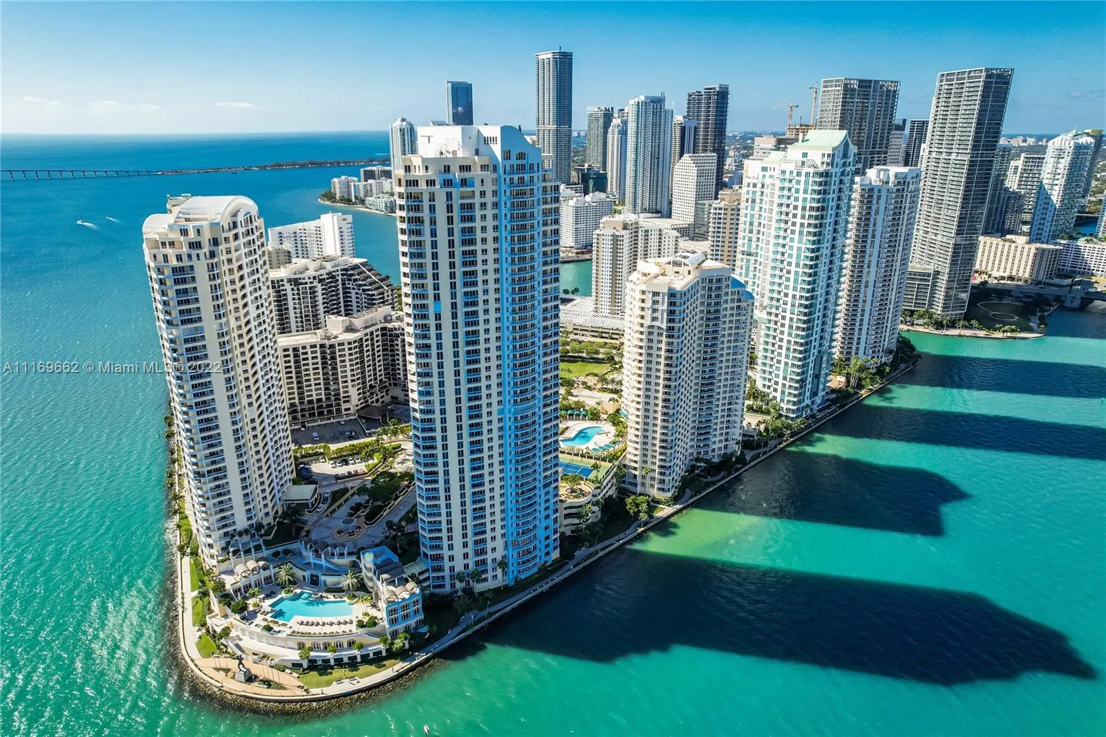 1 bedroom 1 bath for sale at 888 Brickell Key Dr # 2606, Miami FL 33131