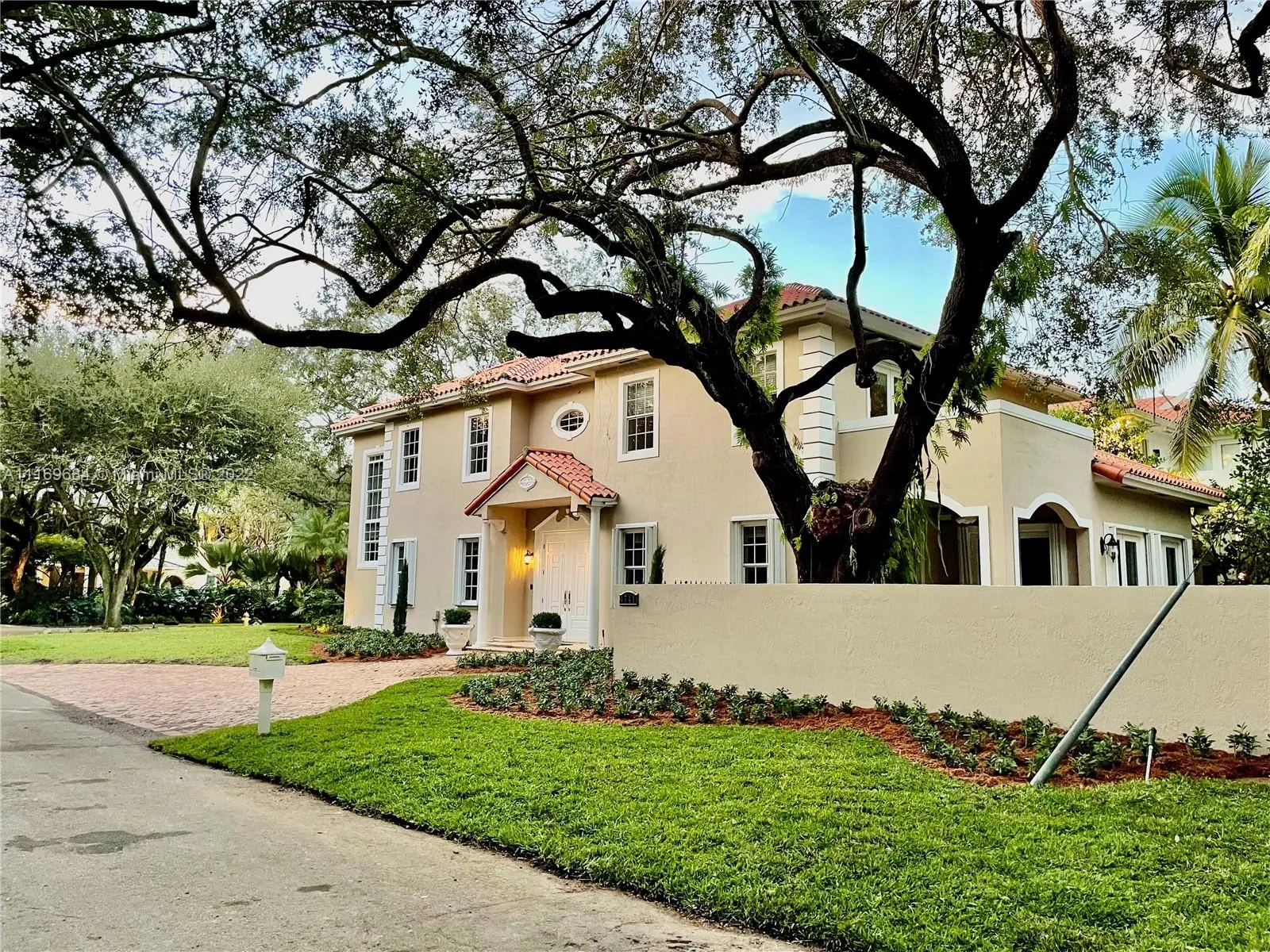 4 bedroom 4 bath for rent at 4741 SW 74th St, Miami FL 33143