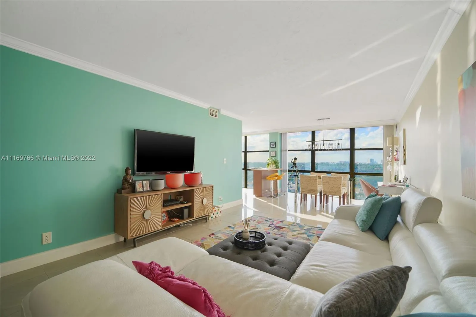 1000 Parkview Dr # 1025, Hallandale Beach FL 33009