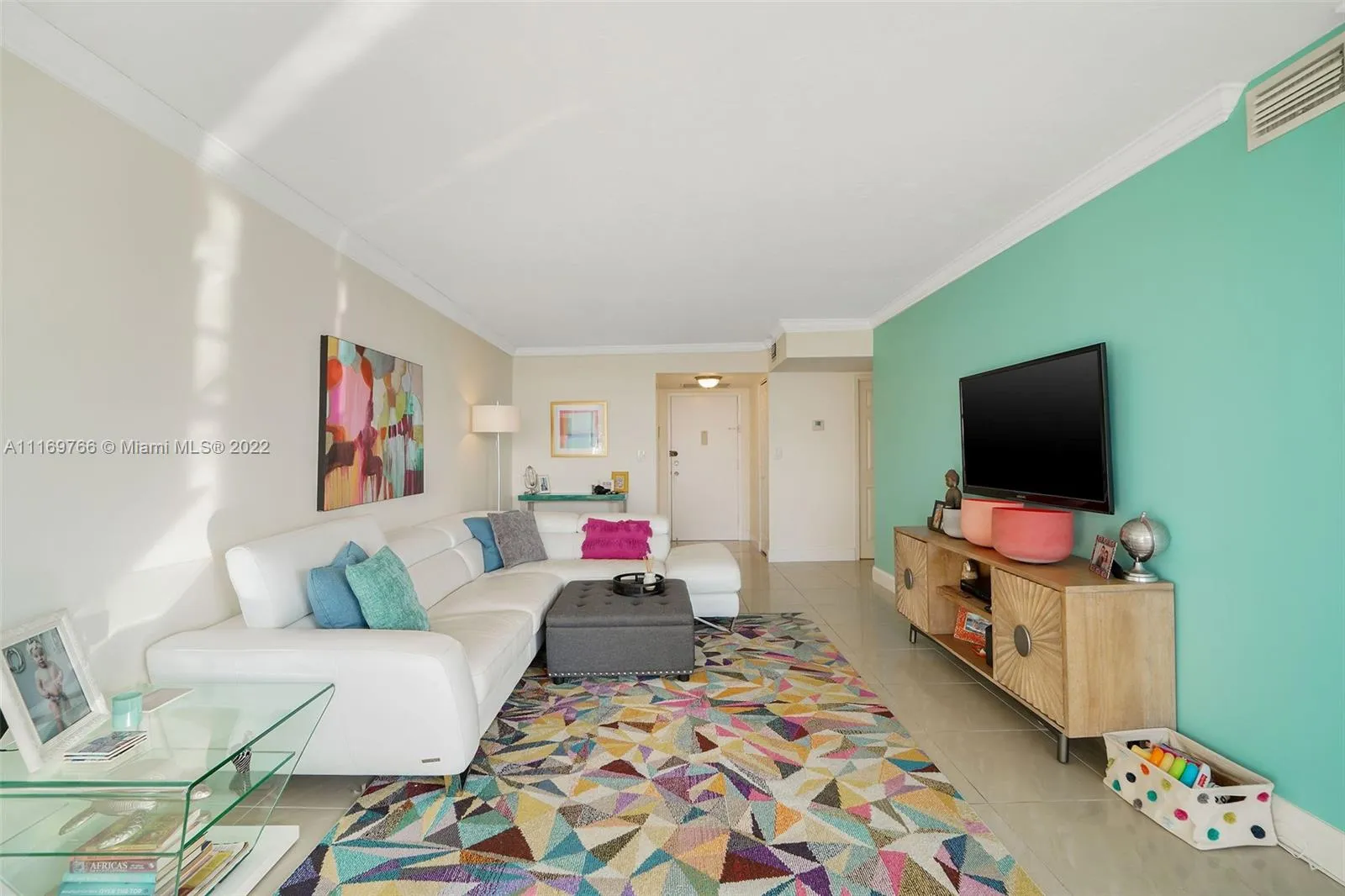 1000 Parkview Dr # 1025, Hallandale Beach FL 33009
