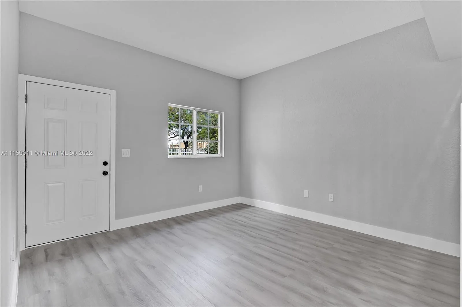 380 NW 20th St # 8, Miami FL 33127