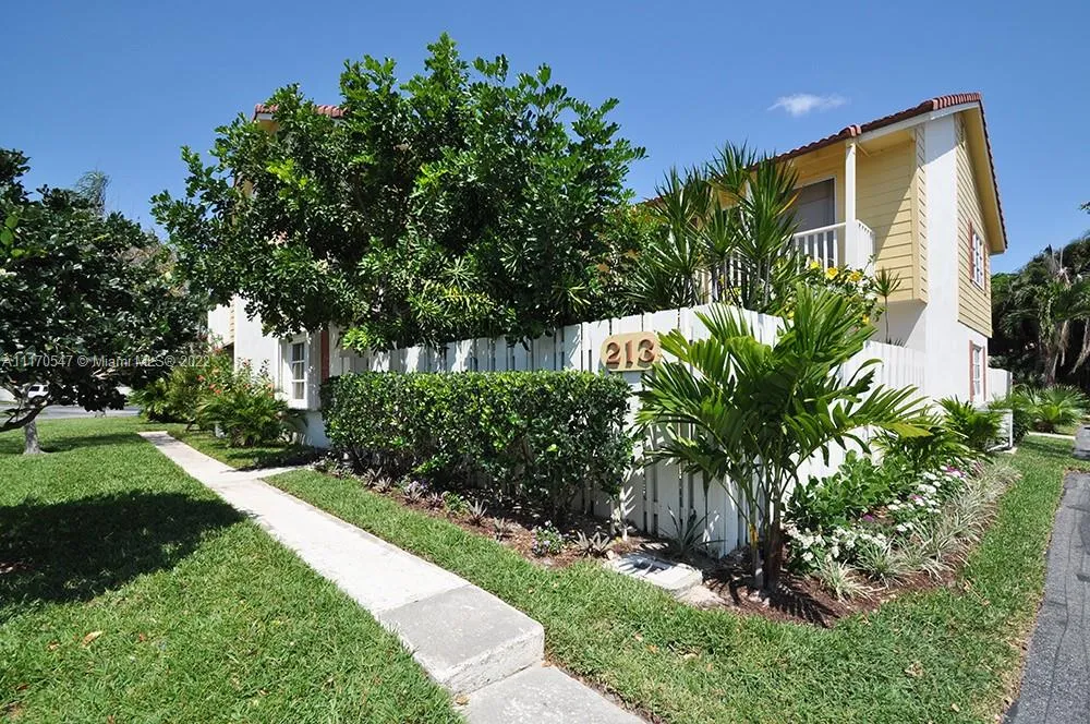 3 bedroom 2 bath for rent at 213 Seabreeze Cir, Jupiter FL 33477