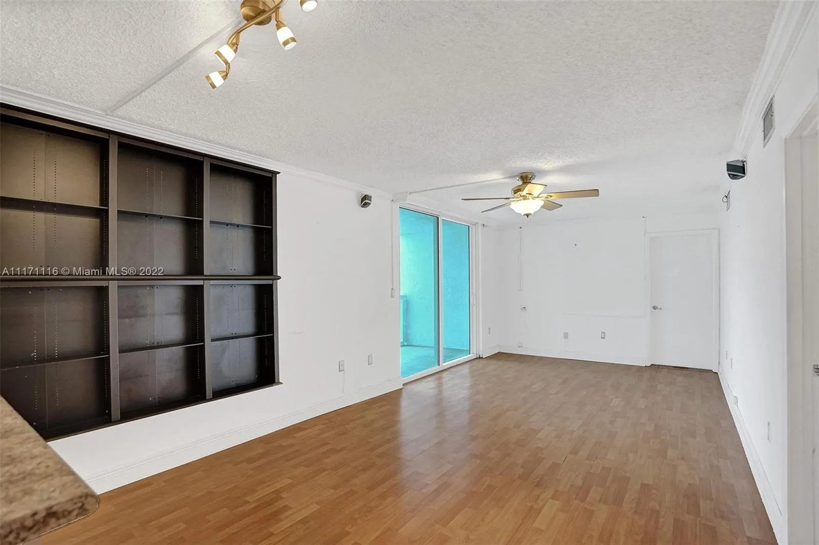 1 bedroom 1 bath for sale at 2457 Collins Ave # 202, Miami Beach FL 33140