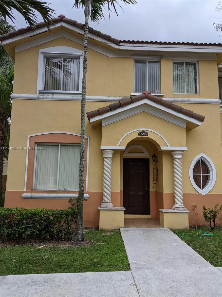 3 bedroom 3 bath for sale at 1532 SE 24th Ct # 211, Homestead FL 33035
