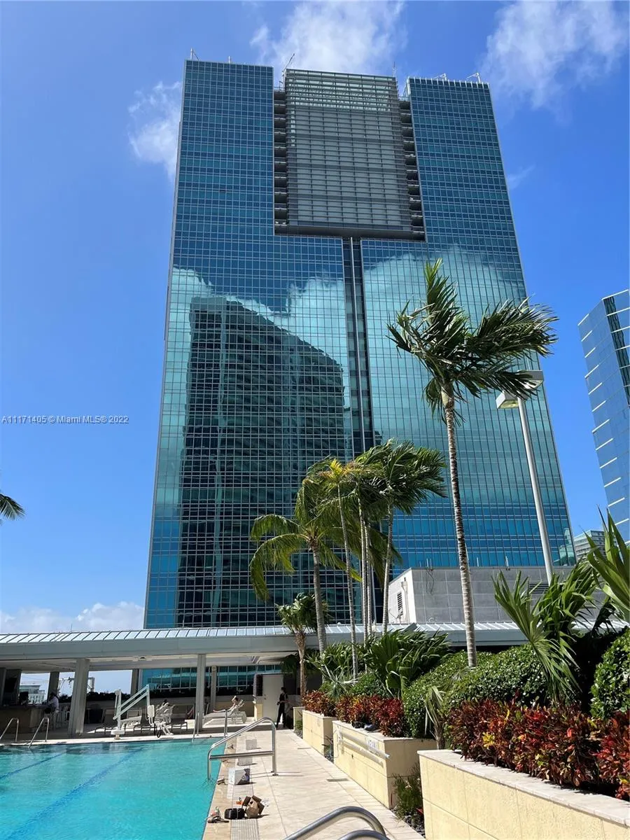 1 bedroom 1 bath for sale at 1395 Brickell Ave # 2802, Miami FL 33131