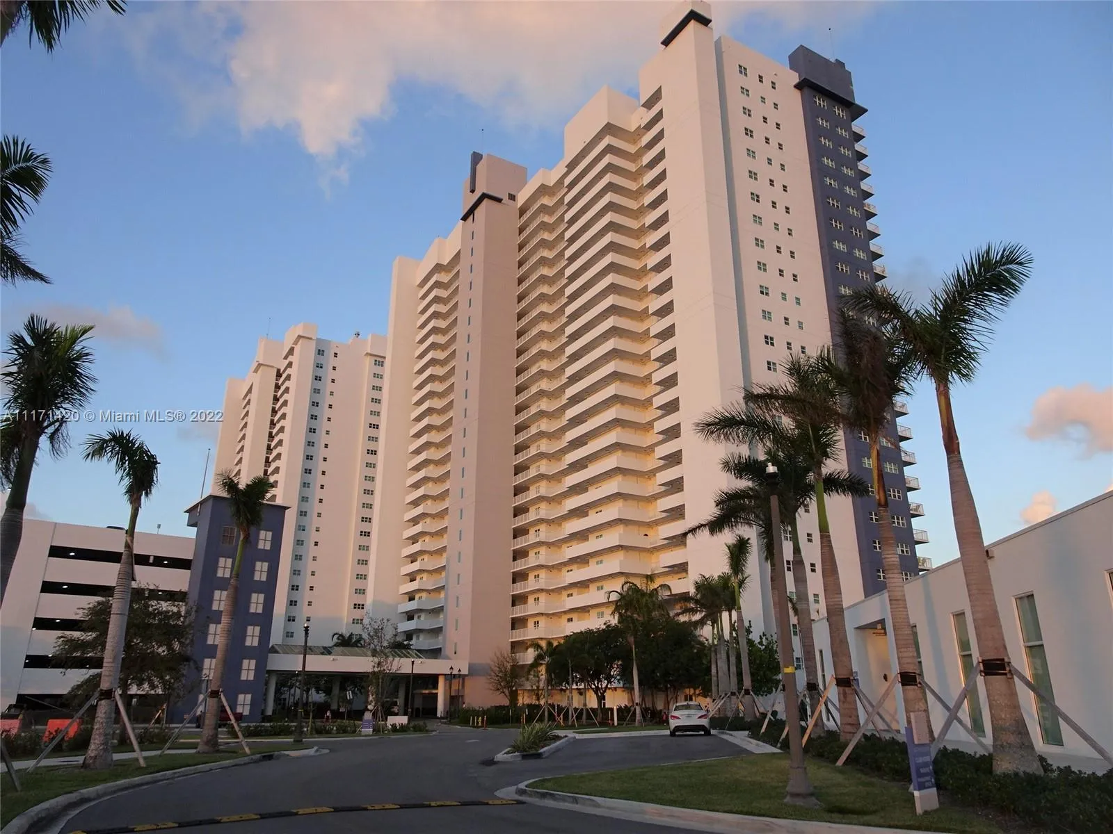 3 bedroom 3 bath for sale at 15051 Royal Oaks Ln # 1203, North Miami FL 33181