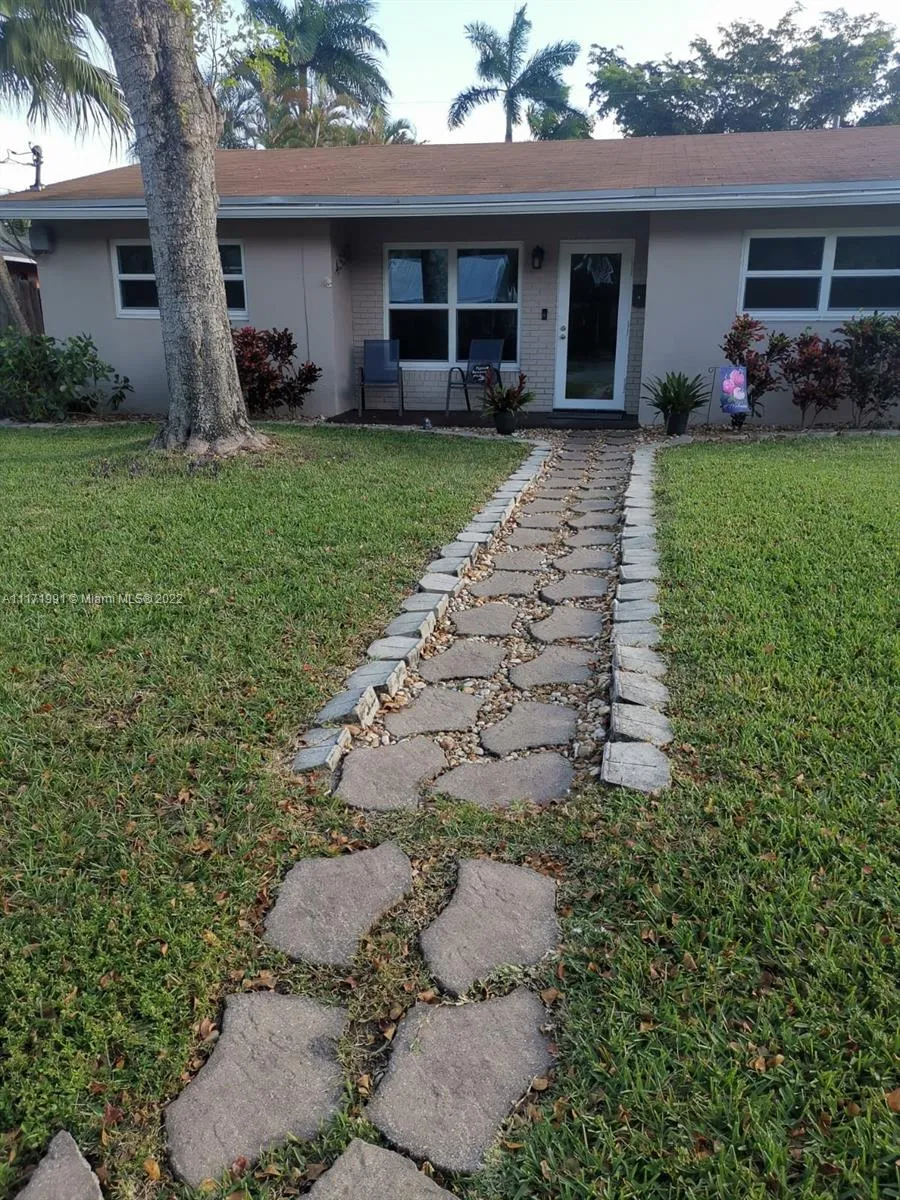 4330 SW 34th Ln, Dania Beach FL 33312