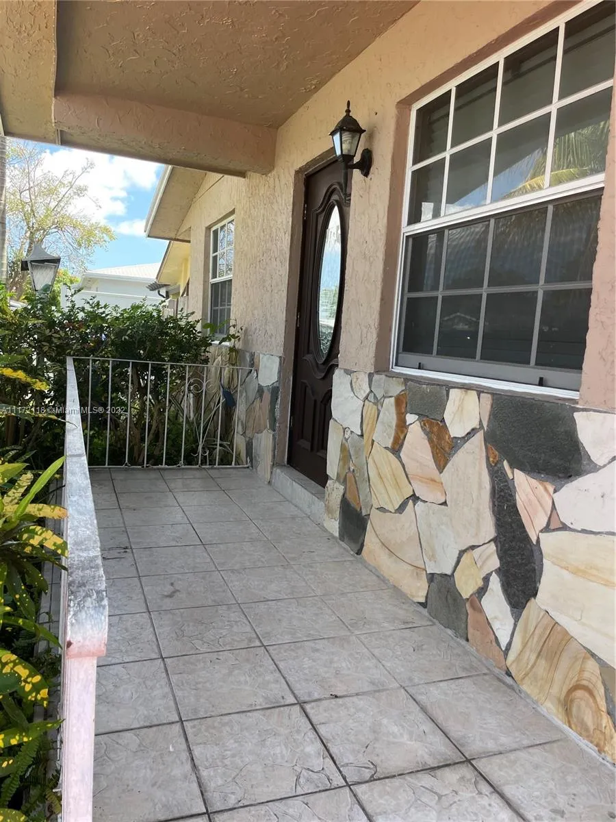 5636 SW 40th St, West Park FL 33023