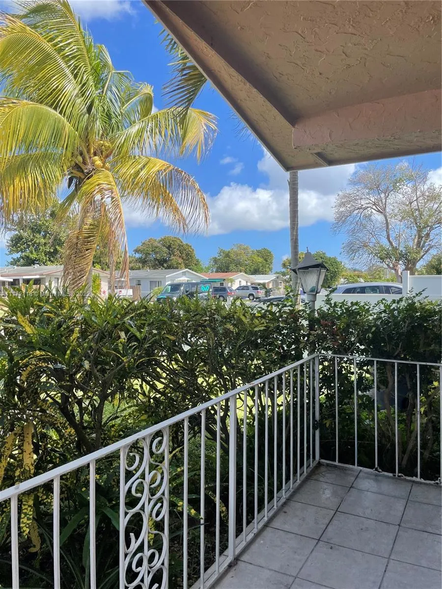 5636 SW 40th St, West Park FL 33023