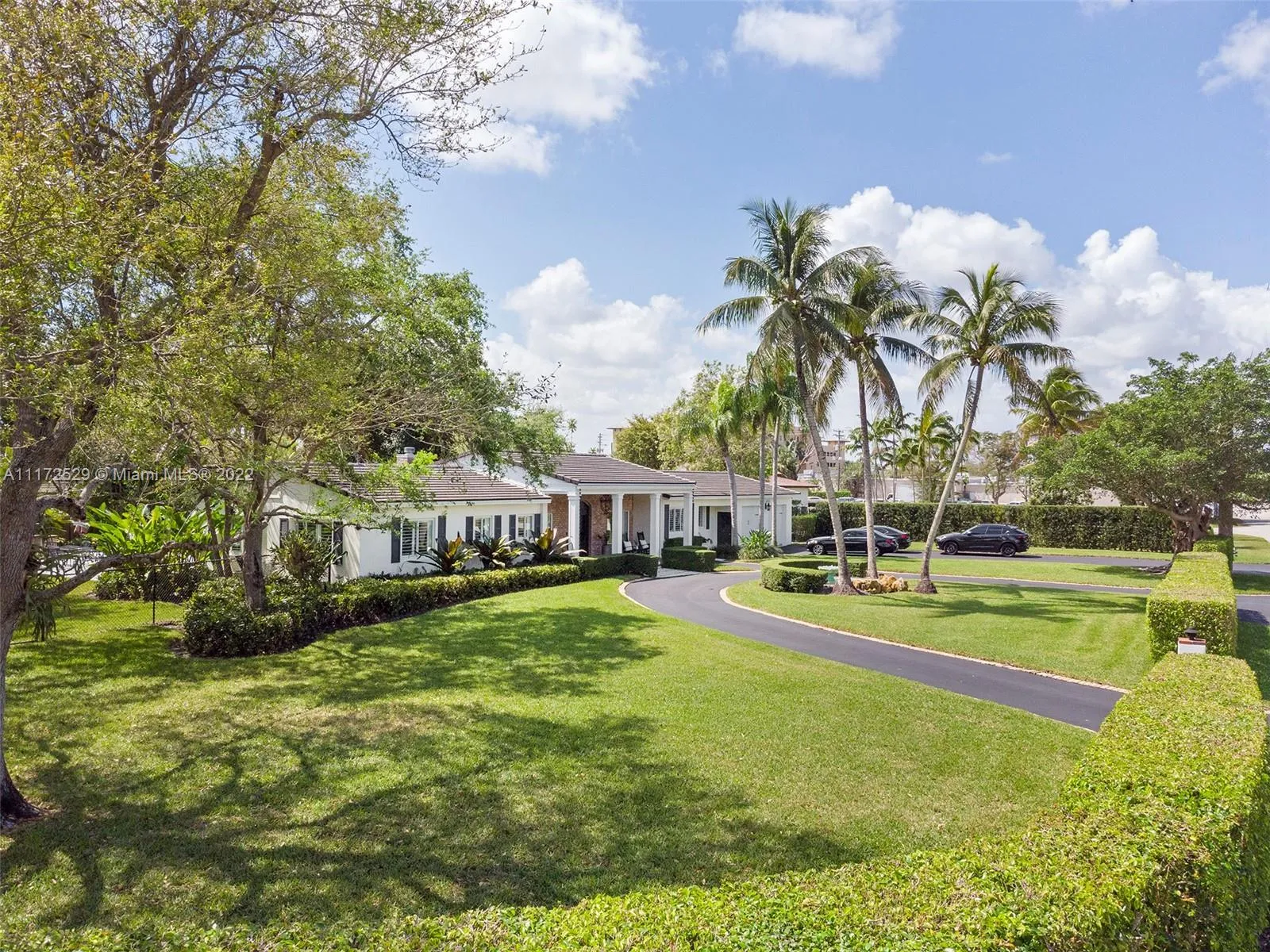 5 bedroom 4 bath for sale at 8500 SW 70th St, Miami FL 33143