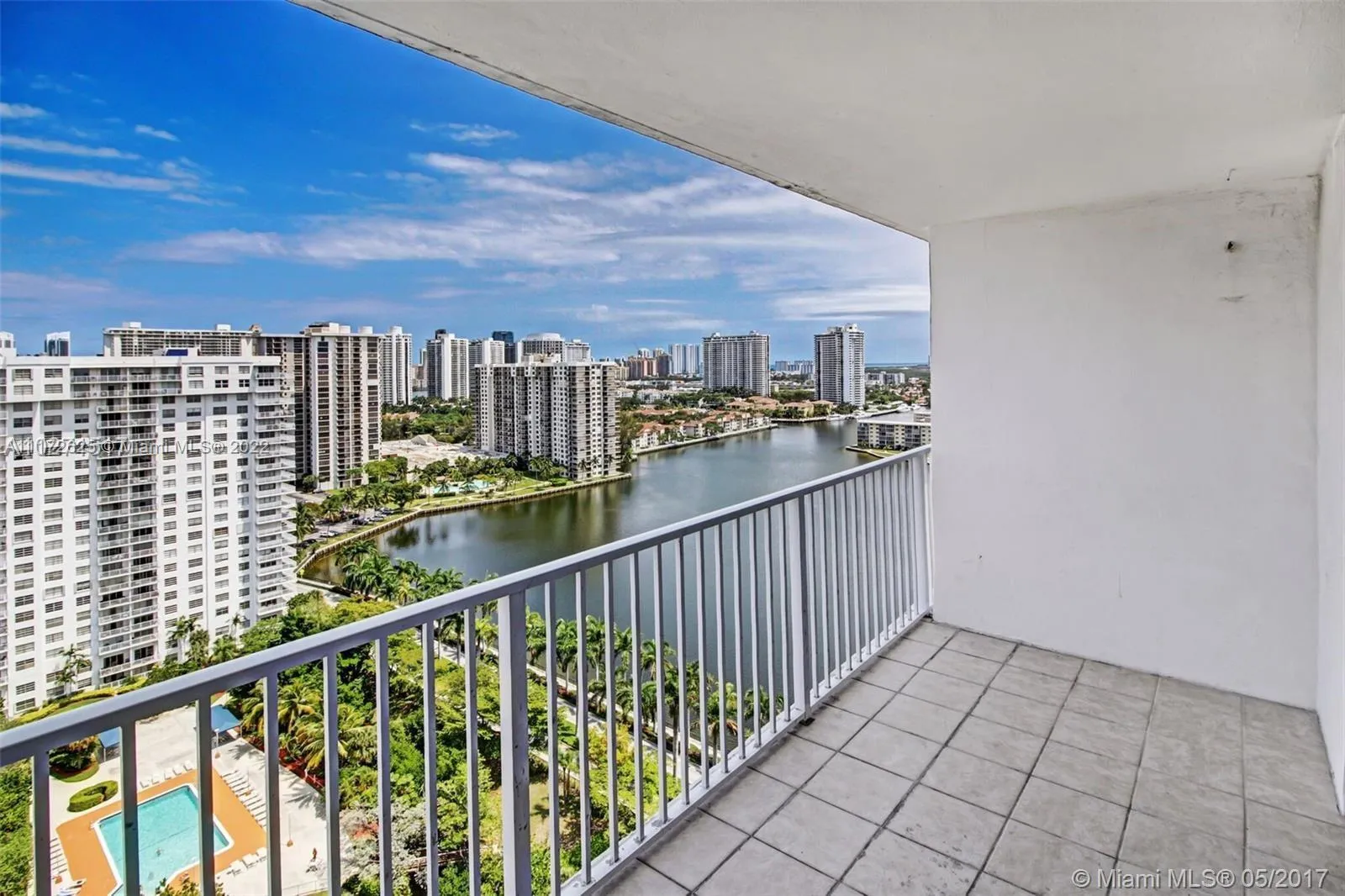 1 bedroom 1 bath for sale at 2801 NE 183rd St # 2208W, Aventura FL 33160