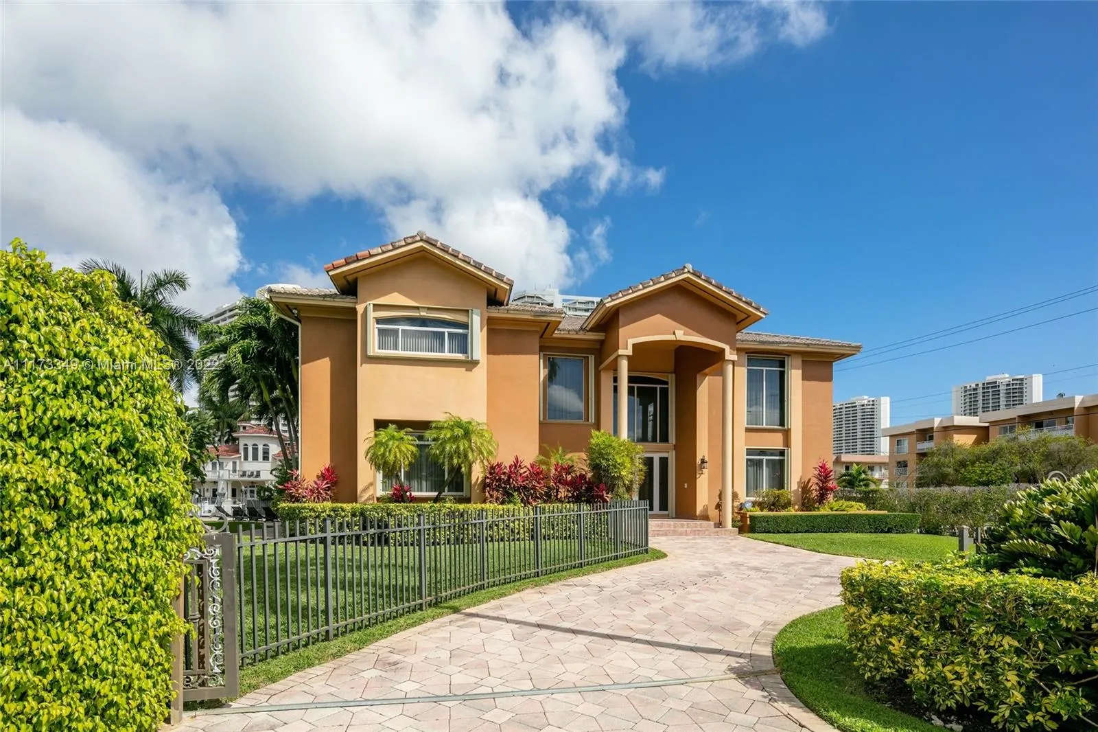 3461 NE 170th St, North Miami Beach FL 33160
