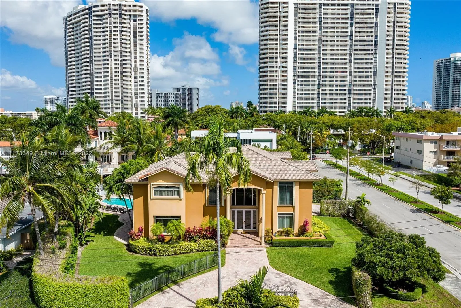 3461 NE 170th St, North Miami Beach FL 33160