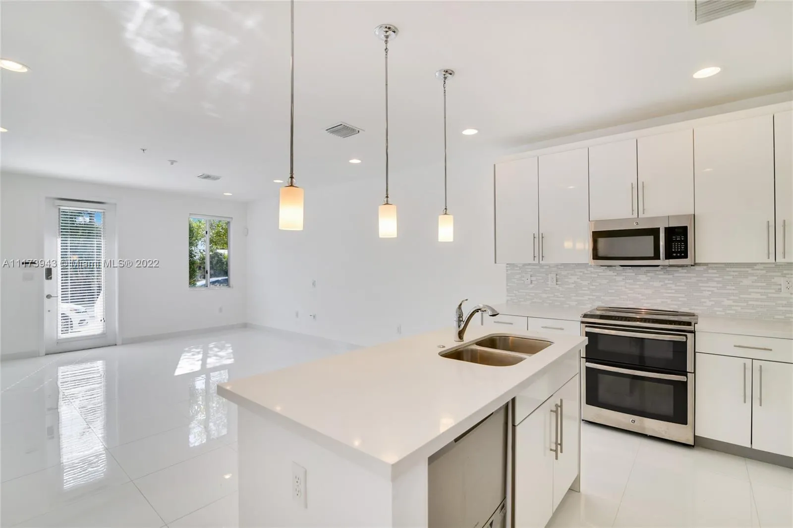 4 bedroom 2 bath for sale at 2630 NE 213th St # 103, Miami FL 33180