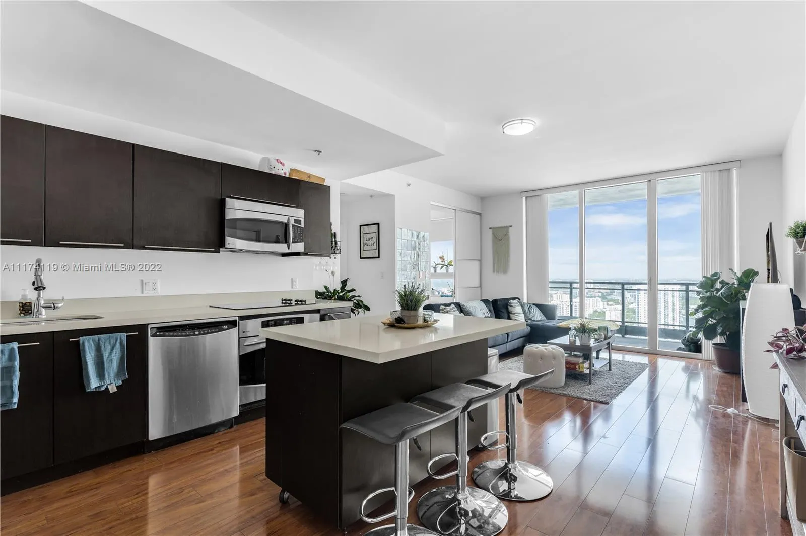 90 SW 3rd St # 3806, Miami FL 33130