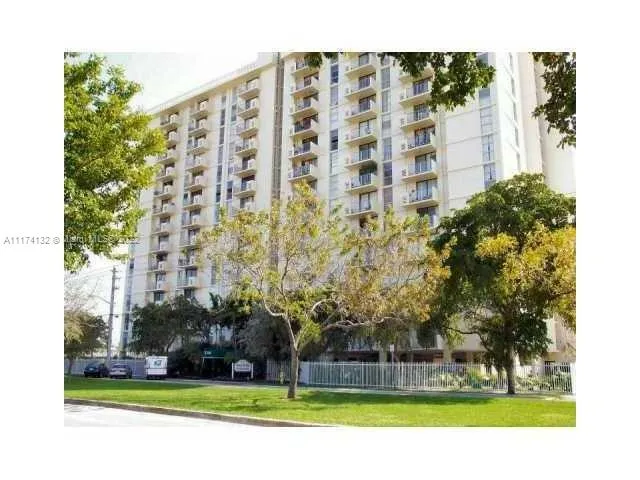 1 bedroom 1 bath for sale at 2350 NE 135th St # 208, North Miami FL 33181