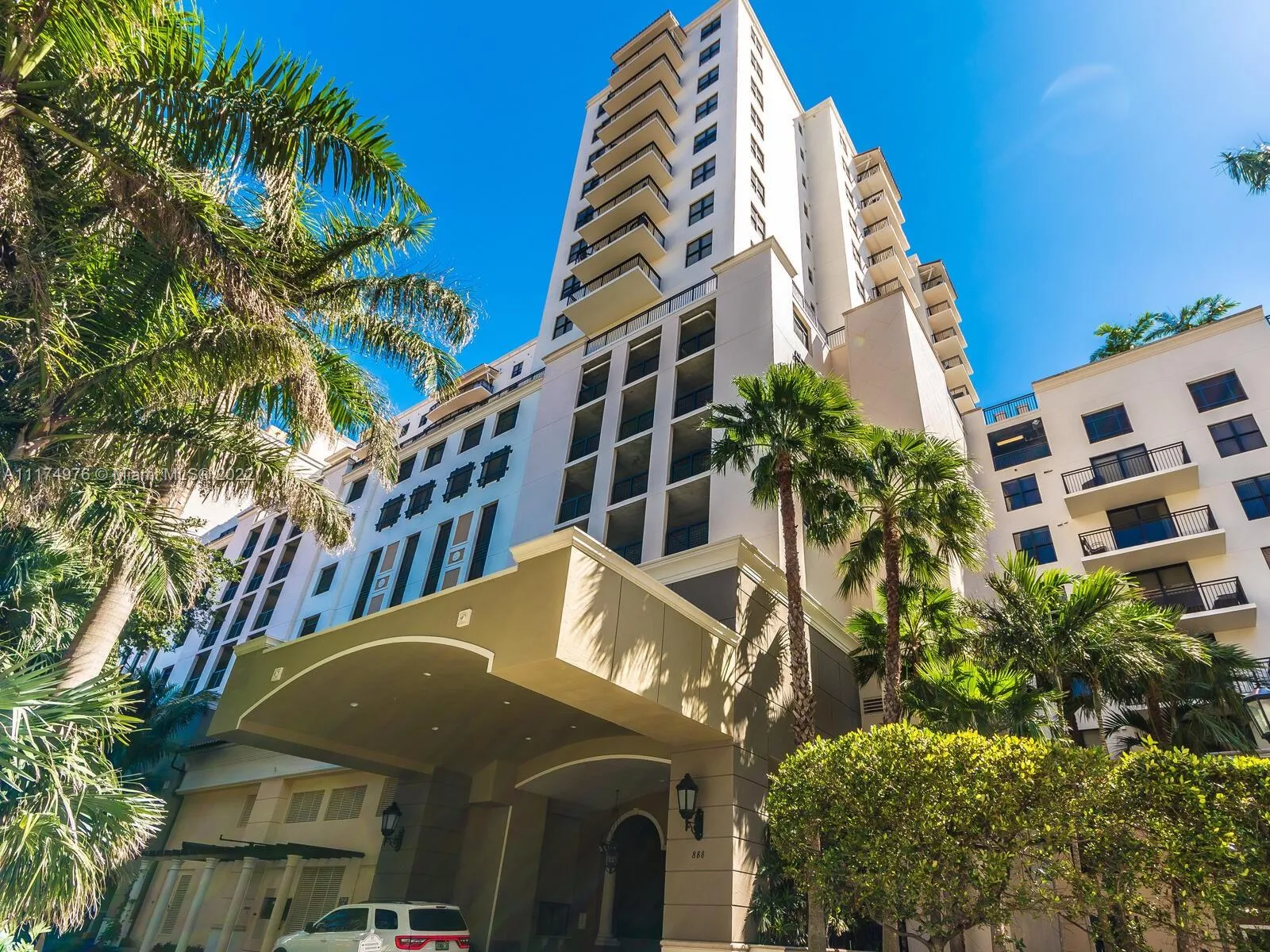 2 bedroom 2 bath for sale at 888 S Douglas Rd # 801, Coral Gables FL 33134