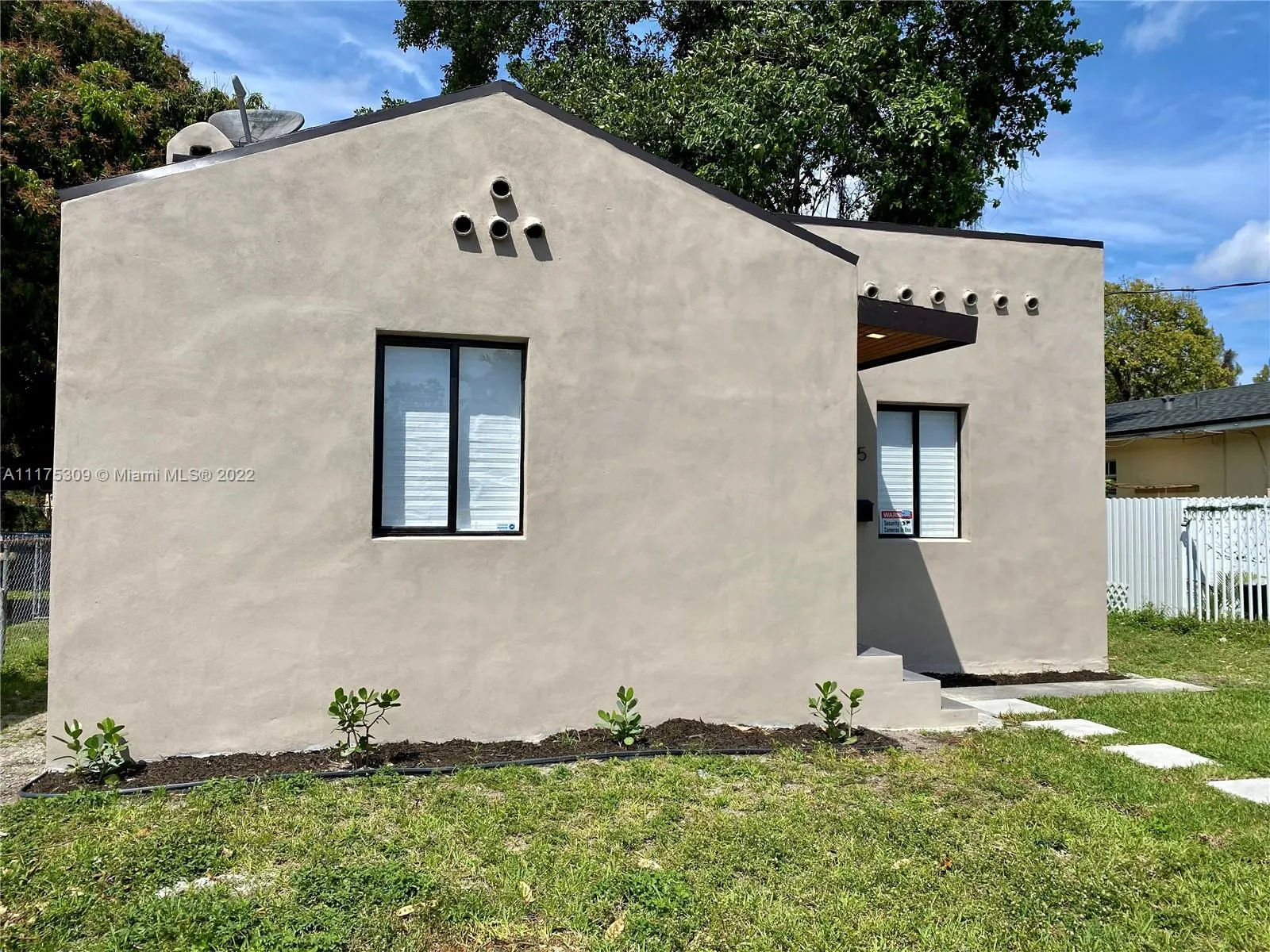 1745 NW 49th St, Miami FL 33142