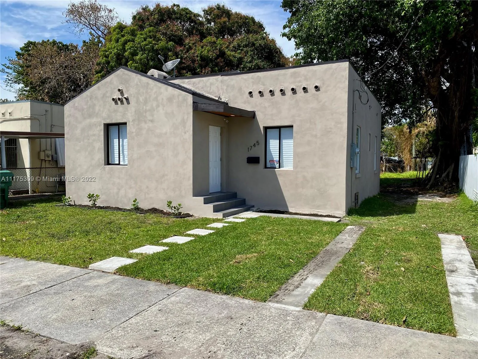 1745 NW 49th St, Miami FL 33142