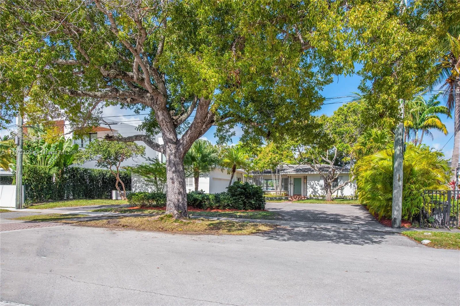 1275 N Biscayne Point Rd, Miami Beach FL 33141