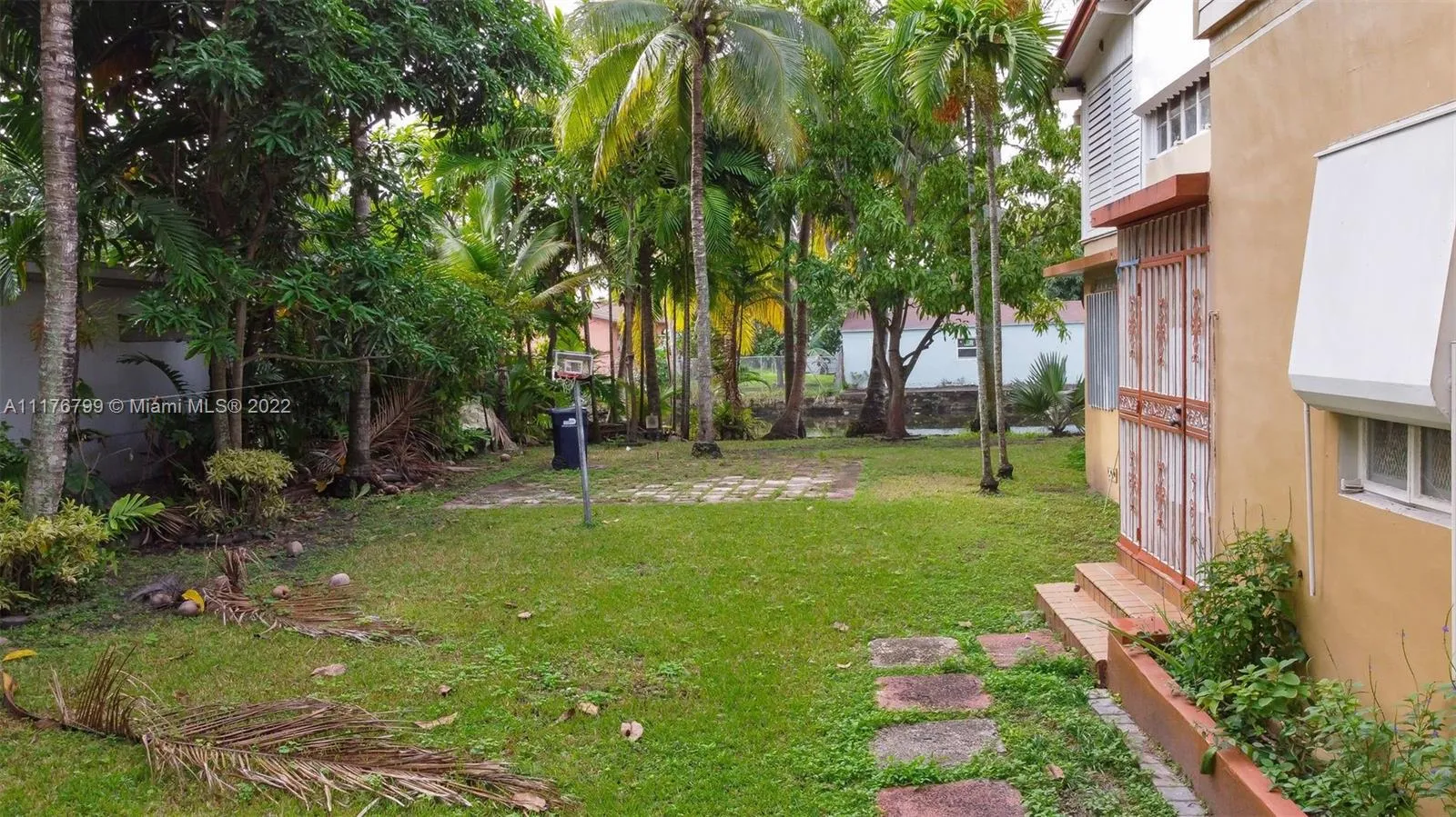 24 NW 86th St, El Portal FL 33150