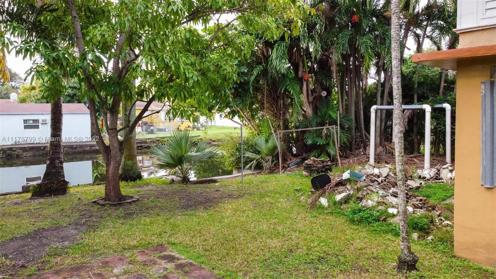 24 NW 86th St, El Portal FL 33150