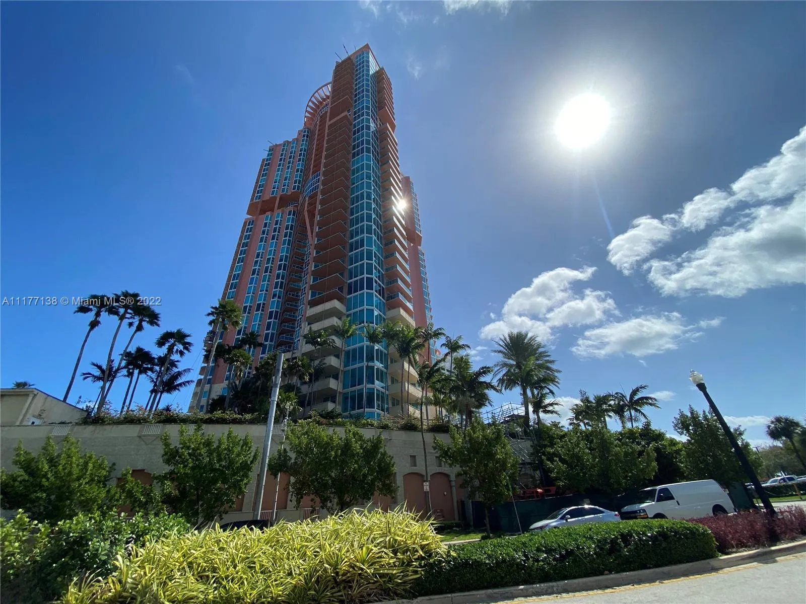 300 S Pointe Dr # 907, Miami Beach FL 33139