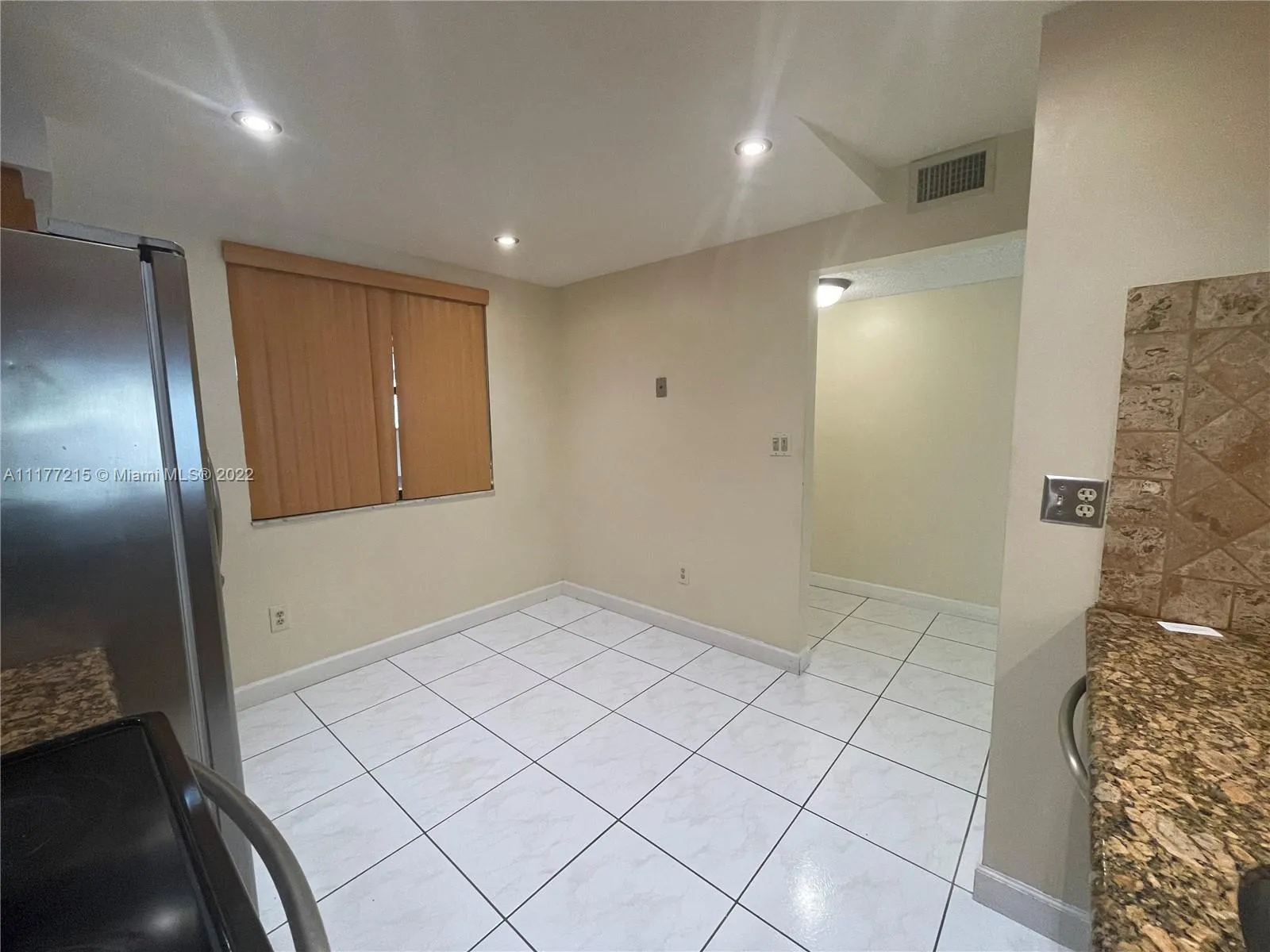 601 Ives Dairy Rd # 8, Miami FL 33179