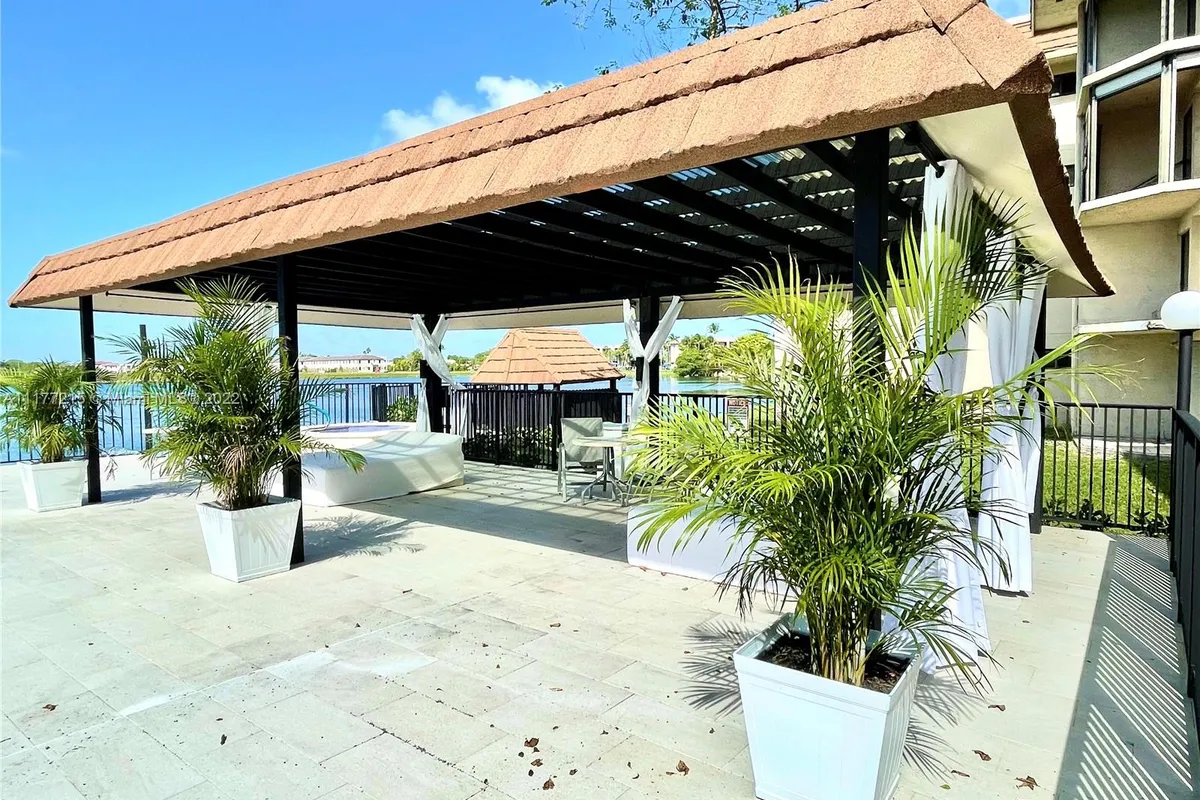 601 Ives Dairy Rd # 8, Miami FL 33179