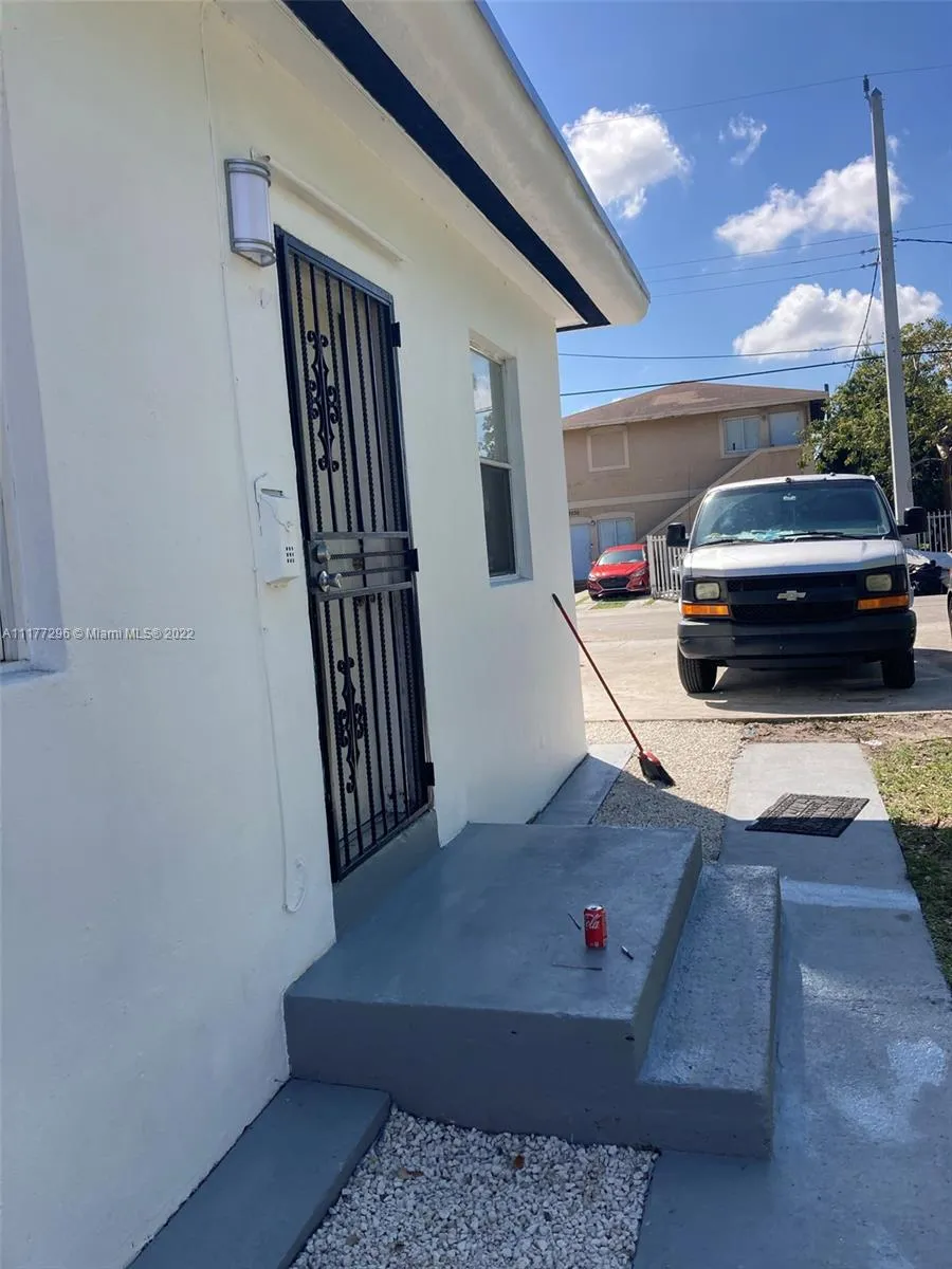 7031 NW 6th Ct, Miami FL 33150