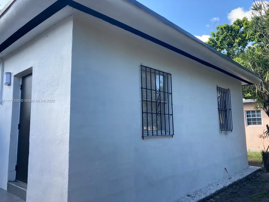 7031 NW 6th Ct, Miami FL 33150