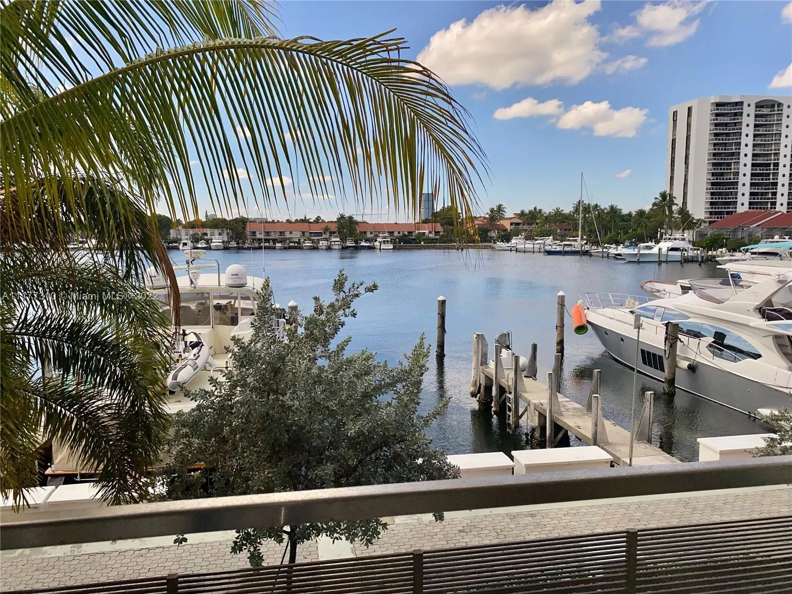 4 bedroom 4 bath for sale at 3750 Yacht Club Dr, Aventura FL 33180