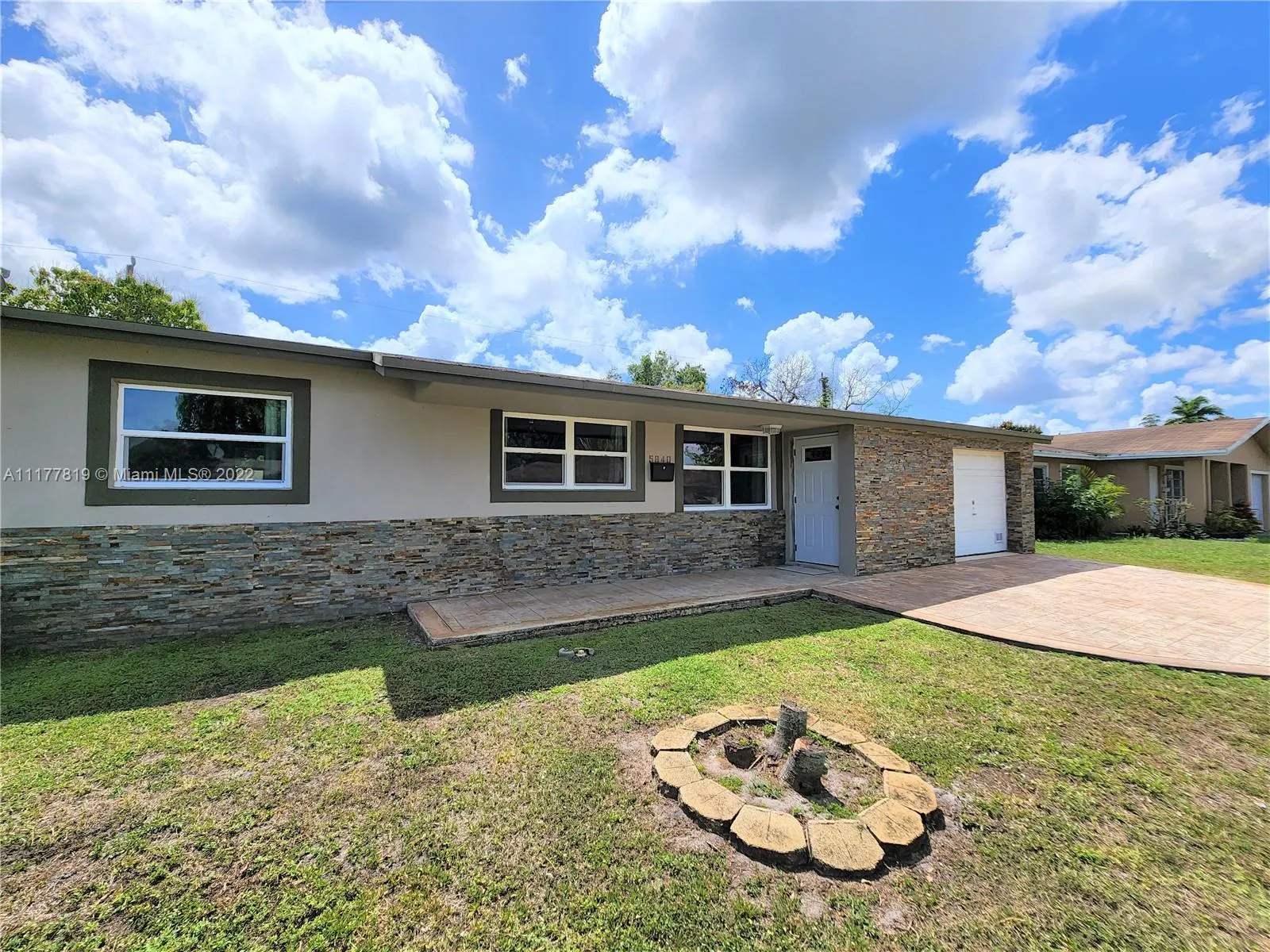 5840 NW 16th St, Sunrise FL 33313