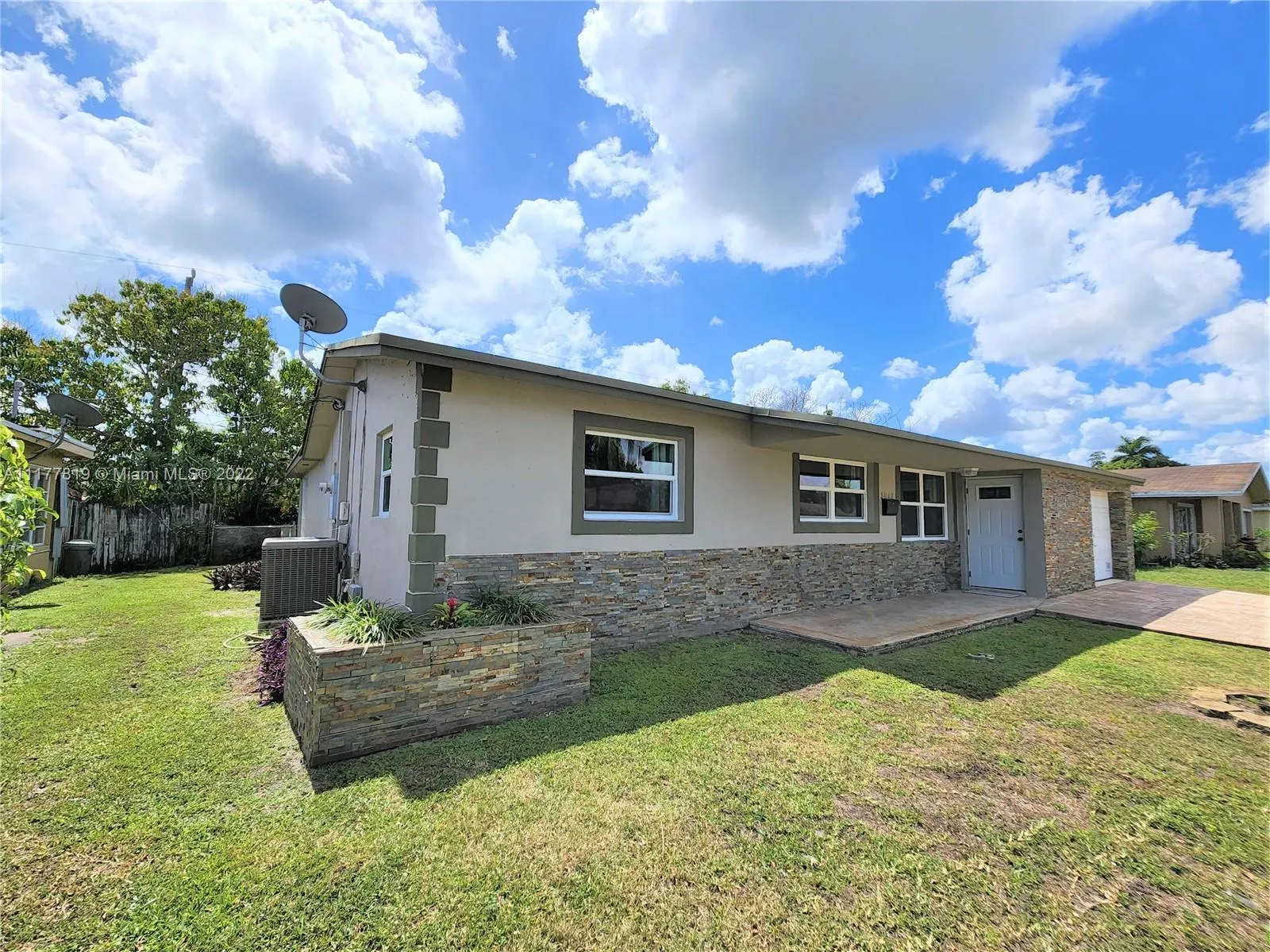 5840 NW 16th St, Sunrise FL 33313