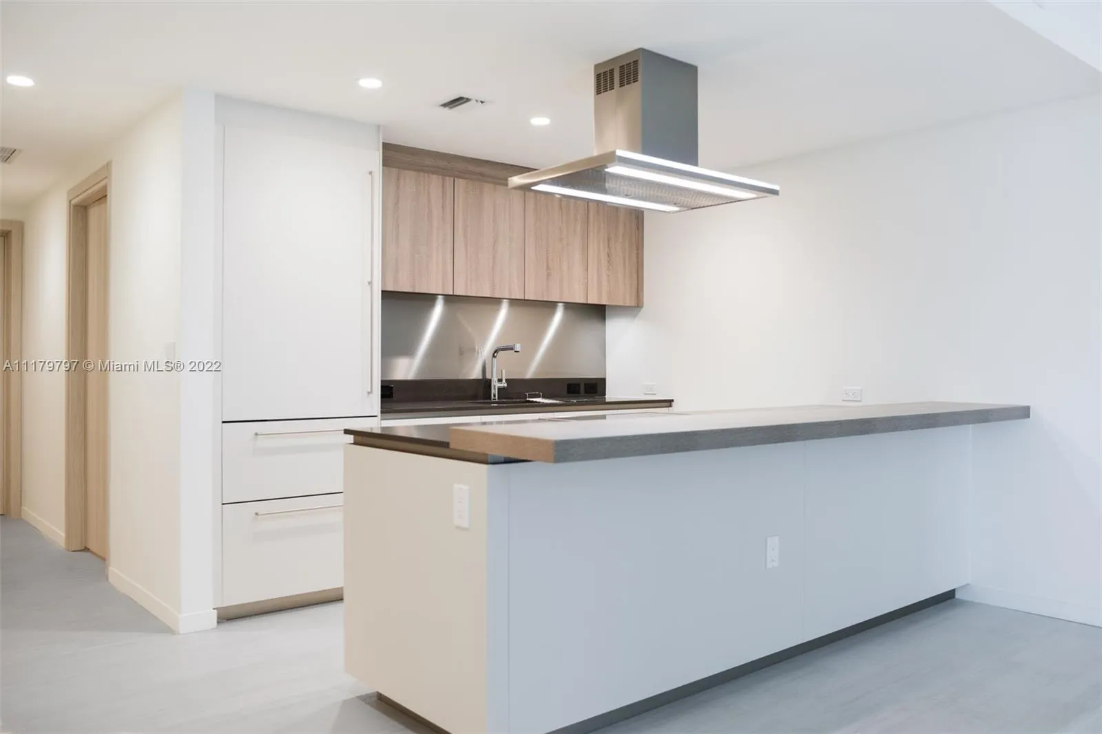 1 bedroom 2 bath for sale at 1000 Brickell Plaza # 3307, Miami FL 33131